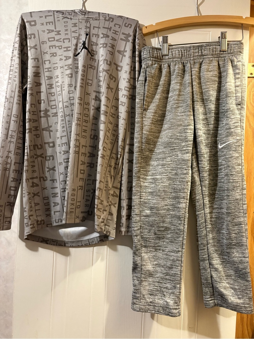 Nike Kids Gray Graphic Pullover Top & Gray Heathered Joggers Matching Set